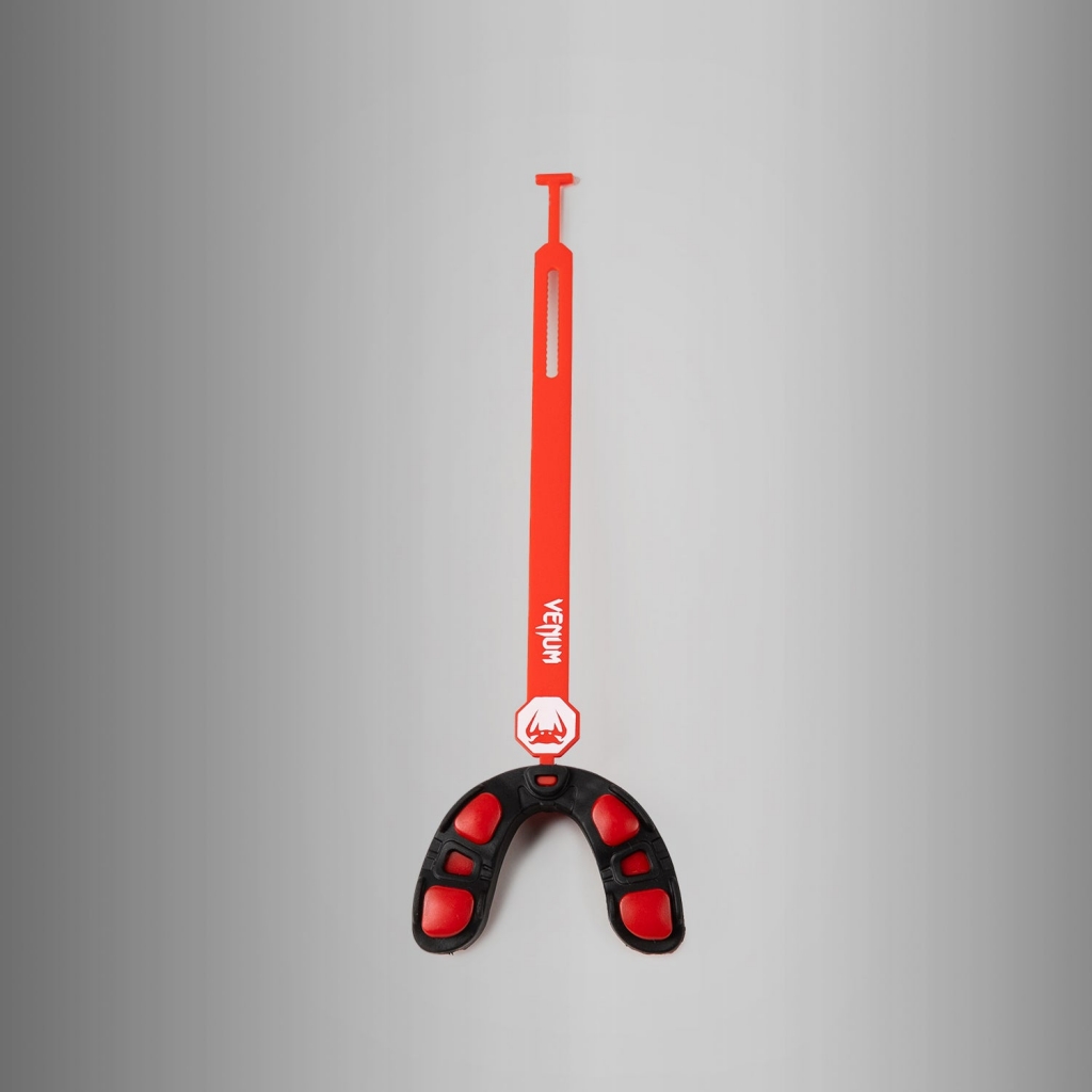 Капа VENUM PREDATOR - черно-красный