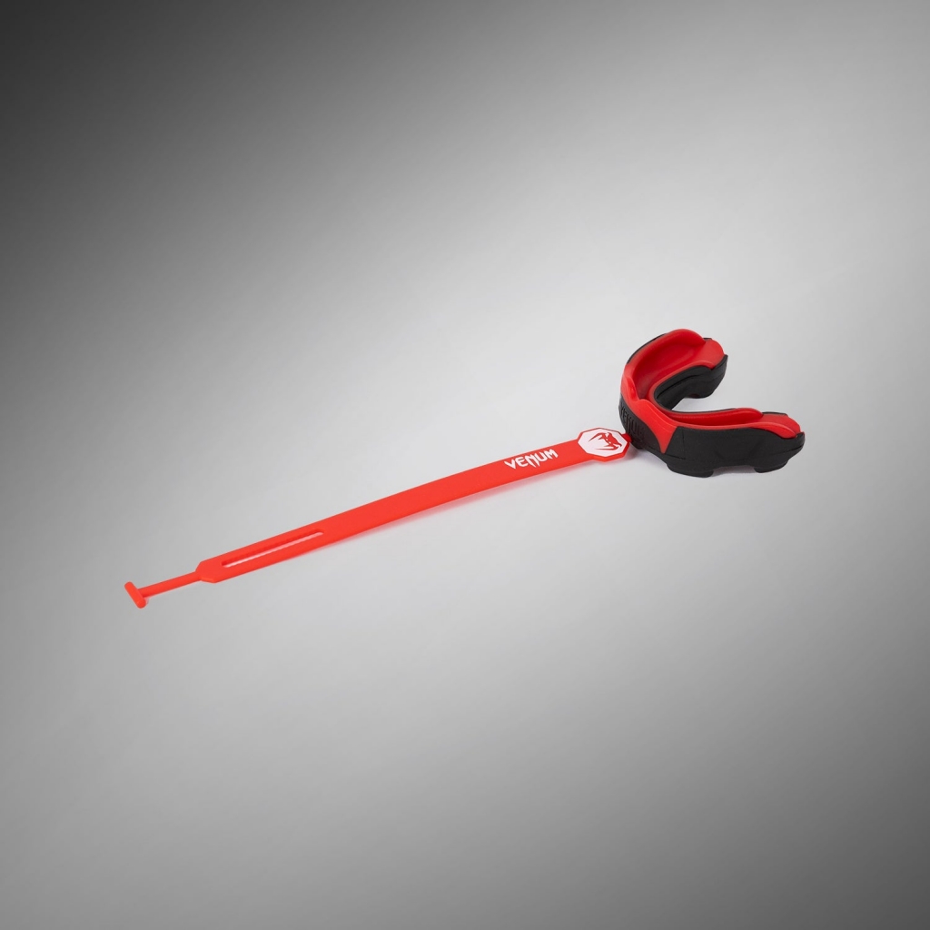 Капа VENUM PREDATOR - черно-красный