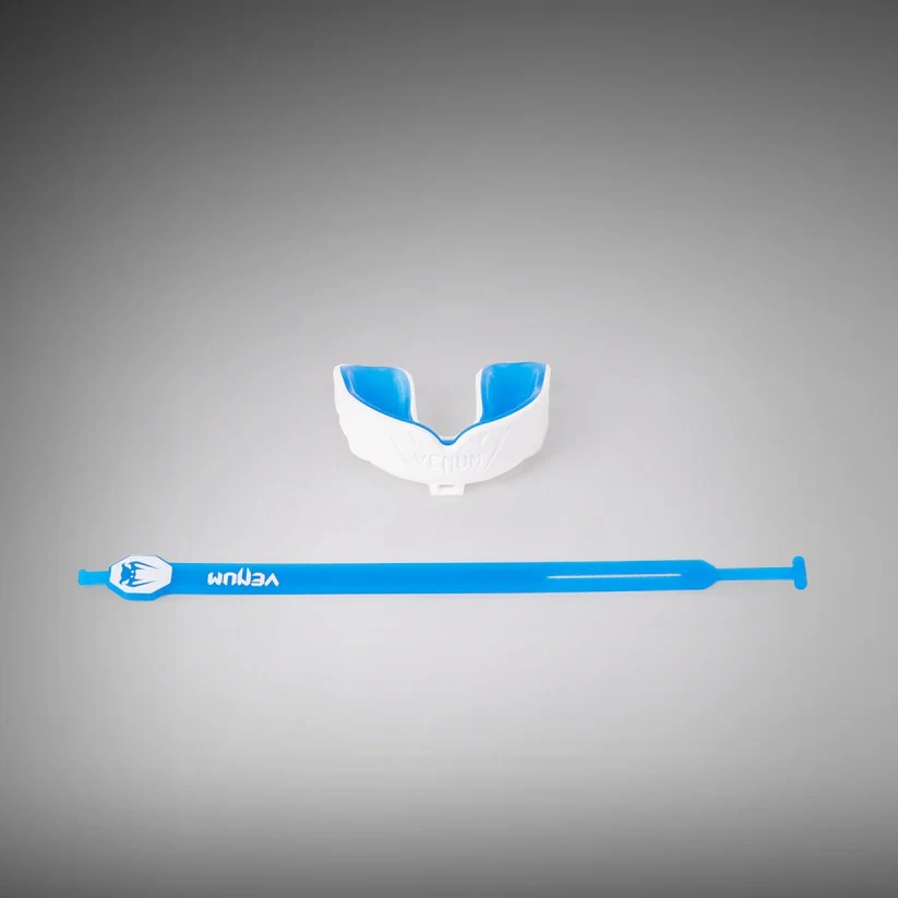 Капа VENUM CHALLENGER - бело-синий