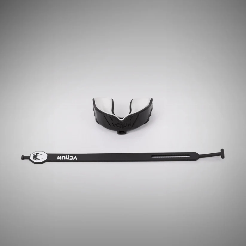 Капа VENUM CHALLENGER - черно-белый