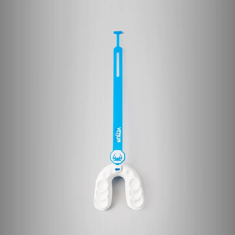 Капа VENUM CHALLENGER - бело-синий