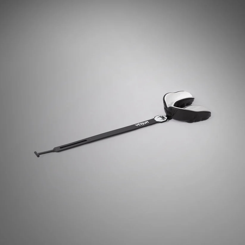 Капа VENUM CHALLENGER - черно-белый