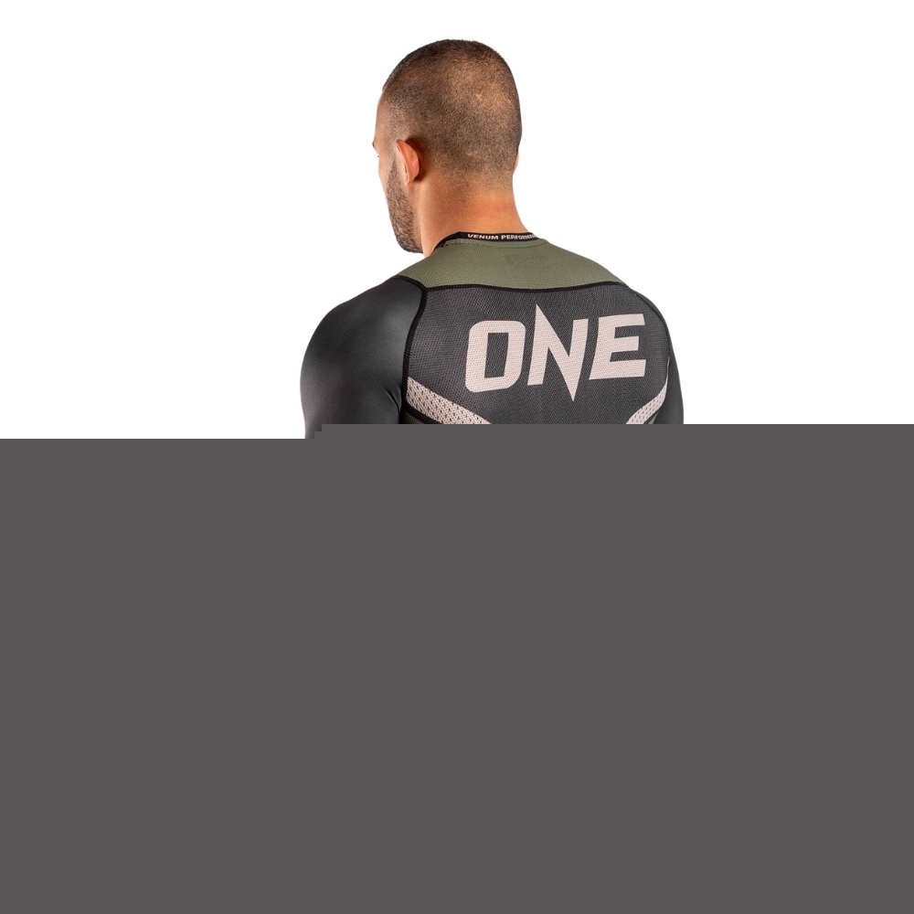 Рашгард VENUM ONE FC IMPACT – ДЛИННЫЙ РУКАВ - ЧЁРНЫЙ/ХАКИ